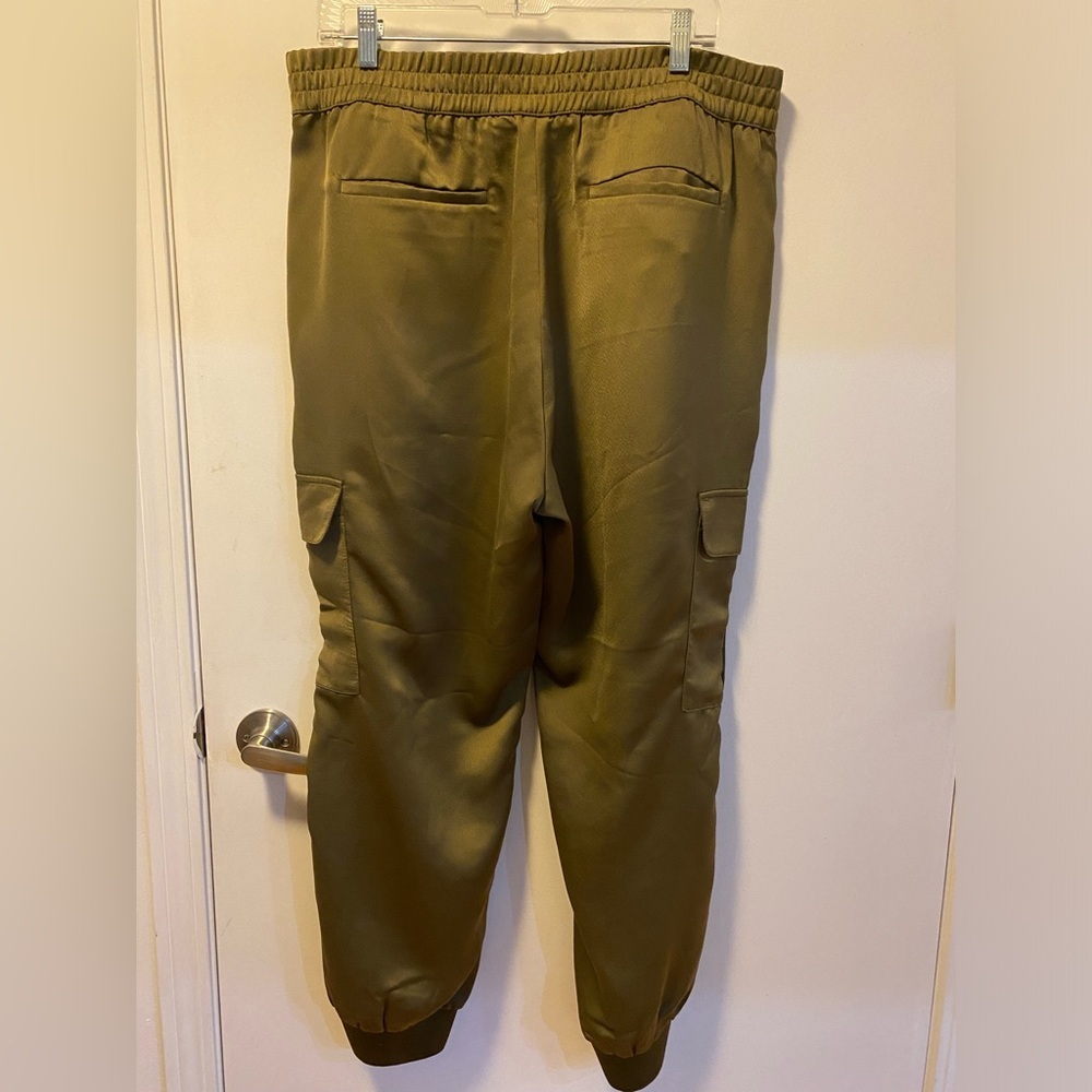 NWT Banana Republic Satin Cargo Joggers, Size XL - Picture 4 of 7